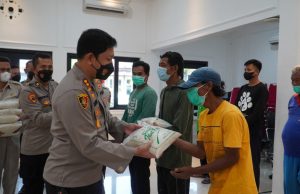 Polres Ponorogo Salurkan Zakat dan Infaq Dari Anggota dan PNS Beserta Keluarga