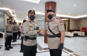 Kapolda Pimpin Serah Terima Jabatan Dirpamobvit Polda Jatim dan Kenaikan Pangkat Pengabdian