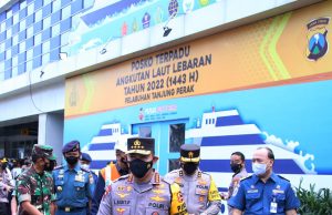 Tinjau Pelabuhan Tanjung Perak, Kapolri: Transportasi Laut Alternatif Kurangi Kemacetan Arus Mudik