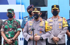 Saat Pengecekan Pelabuhan Tanjung Perak, Kapolri Ingatkan Masyarakat Vaksin Booster Sebagai Syarat Mudik