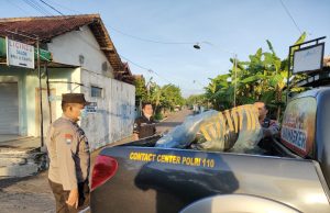 Polres Ponorogo Amankan 2 Buah Balon Udara dan 1 Renteng Petasan Jatuh di Persawahan