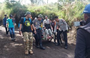 Polres Bondowoso dan Tim Evakuasi Temukan Pendaki Gunung Ijen yang Hilang Dalam Kondisi Selamat