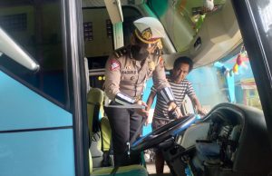 Tekan Laka Satlantas Polres Ponorogo Berikan Himbuan Kepada Armada Bus