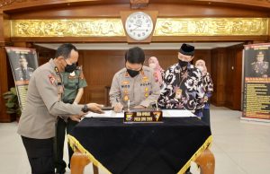 MOU Polda Jatim dengan Universitas Wijaya Kusuma dan Perum Perhutani Divre Jatim, Wujudkan Sinergitas Polri dengan Stakeholder