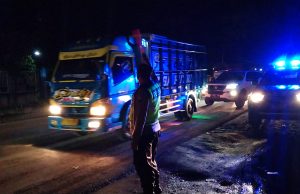 Respon Cepat Polisi dan Masyarakat Probolinggo Tangani Banjir