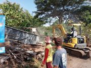 Penertipan Sempadan di Sungai Saluran Sekunder Wilangan 2 Desa Kutuwetan, Ponorogo oleh Dinas PU SDA Jatim berjalan Lancar