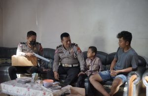 Cepat Dekat dan Bersahabat,Satlantas Polres Ponorogo Berikan Bantuan Kemanusiaan