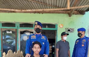 Polisi Peduli,Sat Polairud Polres Probolinggo Berikan Bantuan Kursi Roda untuk Disabilitas