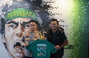 Kapolrestabes Surabaya Ajak Bonek Merayakan Anniversary 95 th Persebaya Nobar di Mako Polrestabes