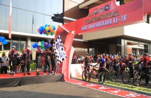 Polda Jatim Gelar Sepeda Gembira Peringati HUT Bhayangkara ke 76