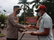 Selamatkan Korban Laka Laut, 2 Nelayan Dapat Penghargaan Kapolres Malang