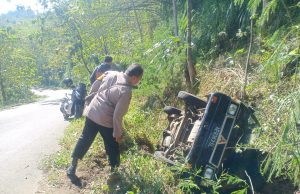 Mobil Terbalik, Ribuan Telur Pecak, jalan Turunan Biting Suru, Sooko