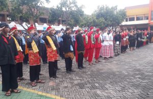Hari Lahir Pancasila, Pelajar SMK PGRI 2 Ponorogo Tampilkan Baju Adat Nusantara