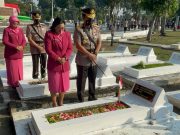 Ziarah Makam Pahlawan dalam rangka Hari Bhayangkara, Kapolda Jatim Berdoa di Makam Sang Kakek Pejuang Kemerdekaan