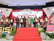 Penghargaan Tan Hana Dharma Mangrwa Dianugrahkan Kapolda Jatim di Acara Puncak Hari Bhayangkara ke 76