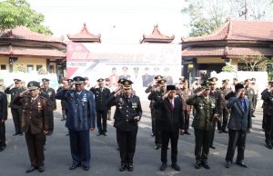 Polres Ponorogo Bersama Forkopimda, Ikuti Upacara Peringatan Puncak Hari Bhayangkara Ke-76 Secara Virtual.