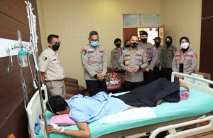 Polri Lakukan Anjangsana ke Mantan Kapolri hingga Anggota yang Sakit dan Gugur saat Tugas