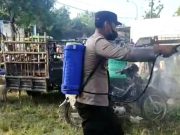 Bersama Dinas Pertanian, Polres Ponorogo Gelar Penyemprotan Cegah Penyebaran PMK