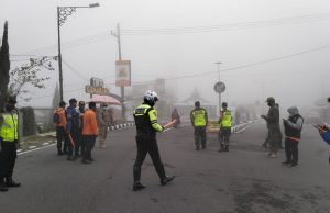 Bersama Pemkab Tangani PMK, Polres Magetan Lakukan Pemeriksaan Kendaraan Hewan Ternak di Perbatasan Antar Kota dan Propinsi