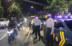 Kendalikan Kamtibmas dan Cegah Penyebaran Covid -19 Polres Tanjung Perak Patroli Pamor Keris