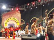 Gajah Manggolo Tampil Luar Biasa, Suporter SMAN 1 Ponorogo Tumpah Ruah di Alun-Alun