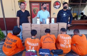 Polres Tanjung Perak Berhasil Menangkap Komplotan Penggelapan Ratusan Handphone Senilai 1,5 Miliyar