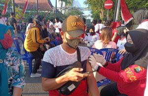 Polres Bojonegoro Gelar Vaksinasi dan Pengobatan Gratis di Kawasan CFD
