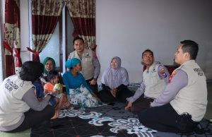Tim Psikologi Polres Jember Berikan “Trauma Healing” Korban Pembakaran Rumah di Desa Mulyorejo