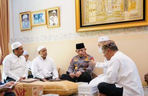 Takziah ke Rumah Duka Habib Zen Bin Umar, Kapolri: Beliau Saya Anggap Ayah Sendiri