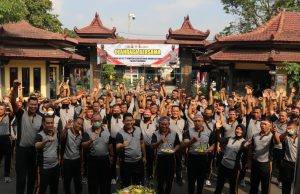 Jumat Sehat dan Peringati HUT RI ke 77, Polres Ponorogo Gelar Olahraga bersama