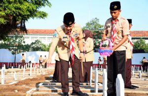 Peringati Hut ke 61 Gerakan Pramuka Tahun 2022, Dandim 0802/Ponorogo Pimpin Ziarah Ke Taman Makam Pahlawan