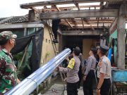 Tanggap Bencana, Polres Malang Terjunkan Personel Berikan Bantuan Sosial Warga Terdampak