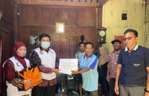 Lazismu kl RSU Aisyiah Ponorogo Tasharufkan Sembako dan Uang Bagi Warga Kurang Mampu di Desa Krebet, Jambon