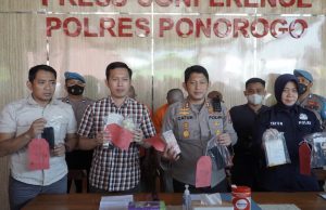Polres Ponorogo Amankan Tiga Pelaku Judi Togel Online Beserta Barang Buktinya