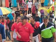 Meriahkan HUT RI ke 77, Anggota DPR RI Ali Mufti Ikuti Jalan Sehat Bersama Warga di Desa Petung, Trenggalek