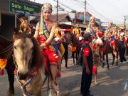 SMK PGRI 1 Ponorogo All Out Sukseskan Grebeg Suro, Terjunkan 150 Siswa & 8 Pasukan Berkuda
