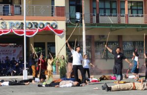 Drama Teatrikal Perjuangan Warnai Upacara HUT RI Ke-77 di SMAN 3 Ponorogo