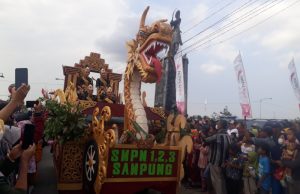 Naga Pesona SMPN 1,2 & 3 Sampung Curi Perhatian Kirab Grebeg Tutup Suro Bantarangin