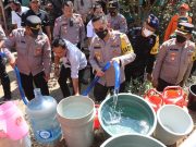 Polres Bondowoso Distribusikan Puluhan Ribu Liter Air Bersih untuk Warga Terdampak Kekeringan di 6 Titik