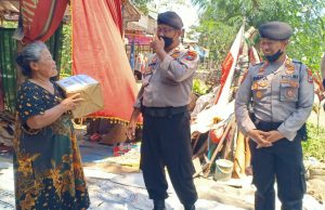 Samapta Berkah Polres Ponorogo, Bagikan Puluhan Paket Sembako Kepada Lansia
