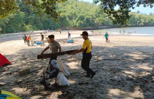 World Cleanup Day 2022, Polres Tanjung Perak Surabaya Bersih – bersih Pantai Kenjeran