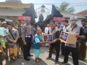 Peringati hari Lalin Bhayangkara ke 67, Polantas Polda Jatim Bersihkan Tempat Ibadah dan Bagi Sembako