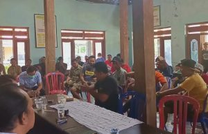 Tuntut Tranparansi Anggaran, Warga Desa Bulu Lor, Jambon, Geruduk Balai Desa