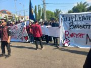 Aliansi Mahasiswa Unmuh Ponorogo, Gelar Unjuk Rasa Tolak Kenaikan BBM dan Perbaikan Jalan Rusak di Ponorogo