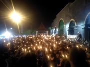 Duka Kanjuruhan, Suporter Ponorogo Nyalakan Lilin & Doa Bersama di Alun-Alun