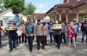 Kapolsek Sukorejo, Forkopimcam Sukorejo Beri Kejutan Koramil, di HUT ke-77 TNI