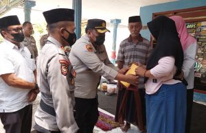 Polres Probolinggo Serahkan Santunan dari Kapolri dan Kapolda Jatim Untuk Tiga Keluarga Korban Kanjuruhan