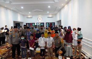 Peringati Maulid Nabi Muhammad SAW, Kapolres Ponorogo Berikan Santunan Anak Yatim