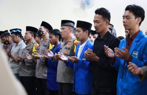 Polresta Mojokerto bersama Mahasiswa Gelar Sholat Ghoib dan Doa Bersama untuk Korban Kanjuruhan