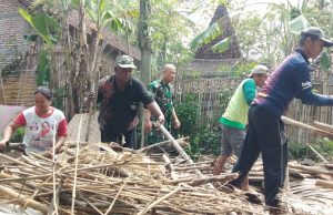 Rumah Roboh, Satu Warga Duri Tertimpa Reruntuhan